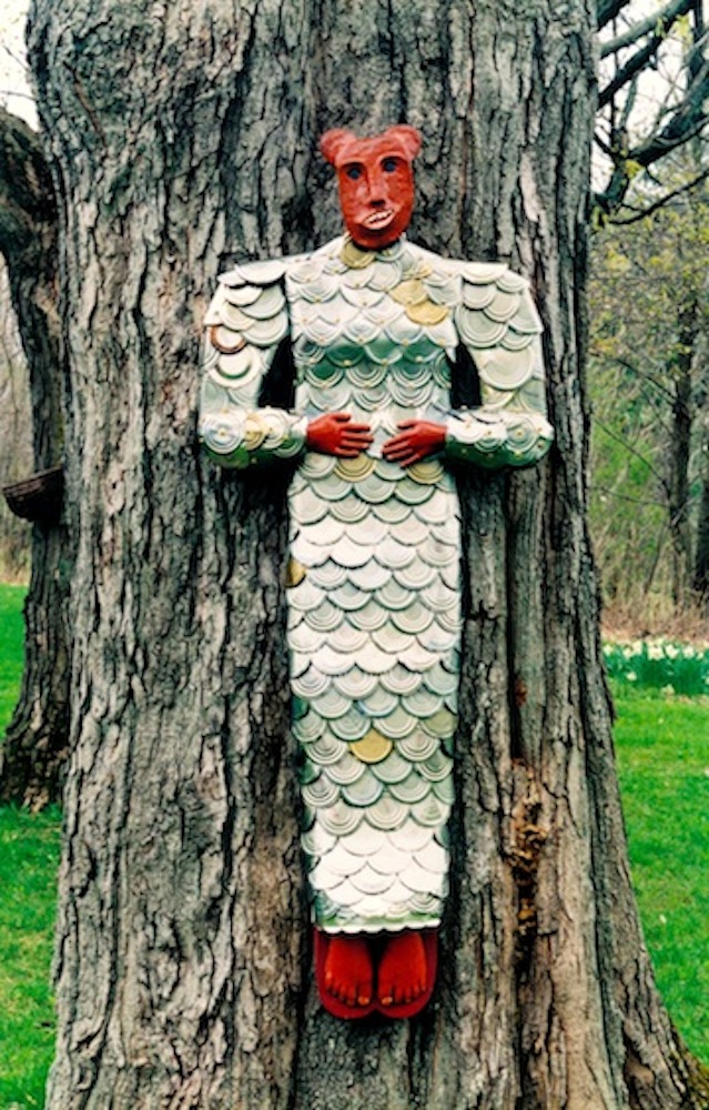 sculpturetin-lady-on-tree